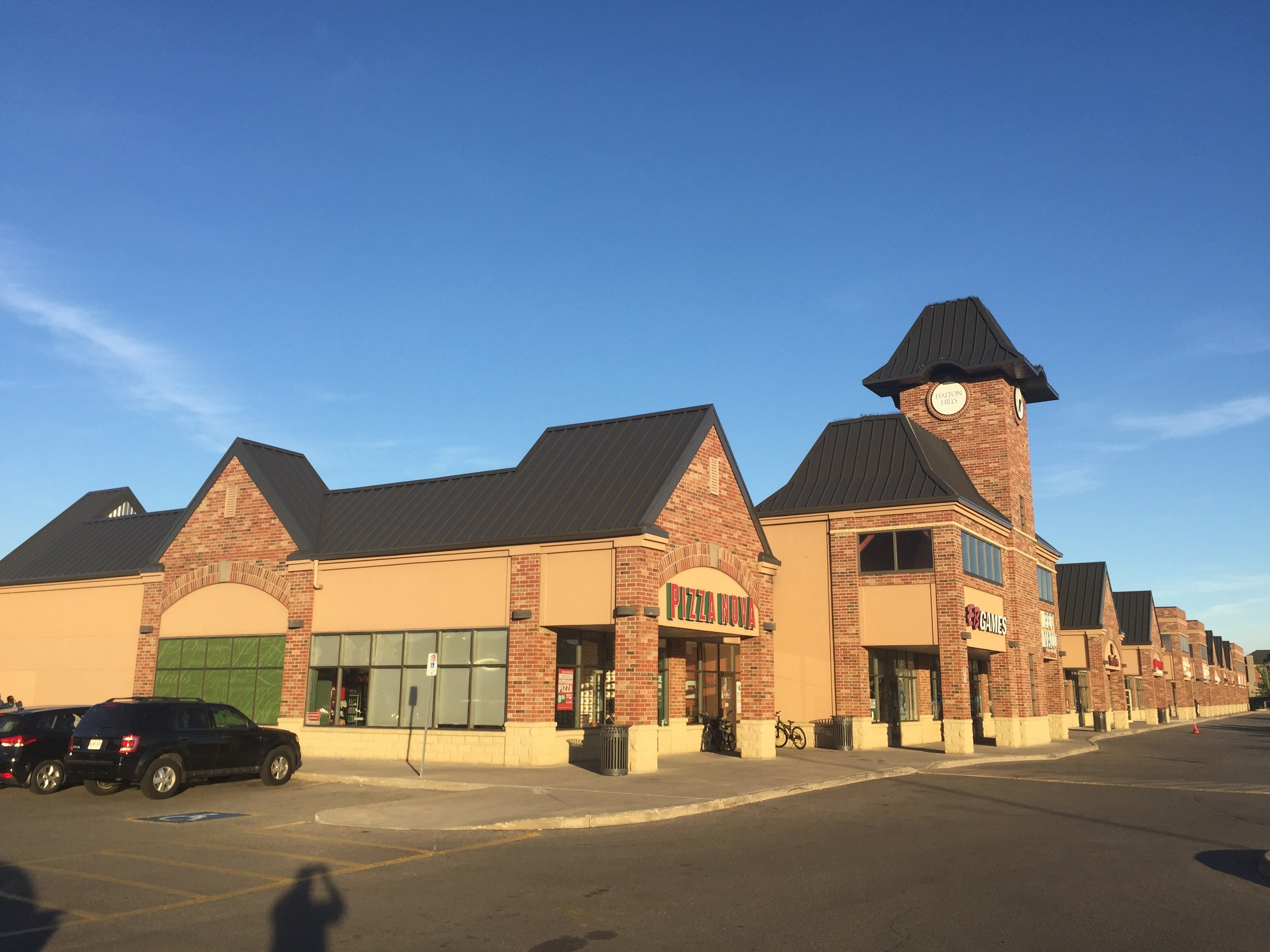 Finished painted metal roof at Georgetown plaza with PPG Durathane